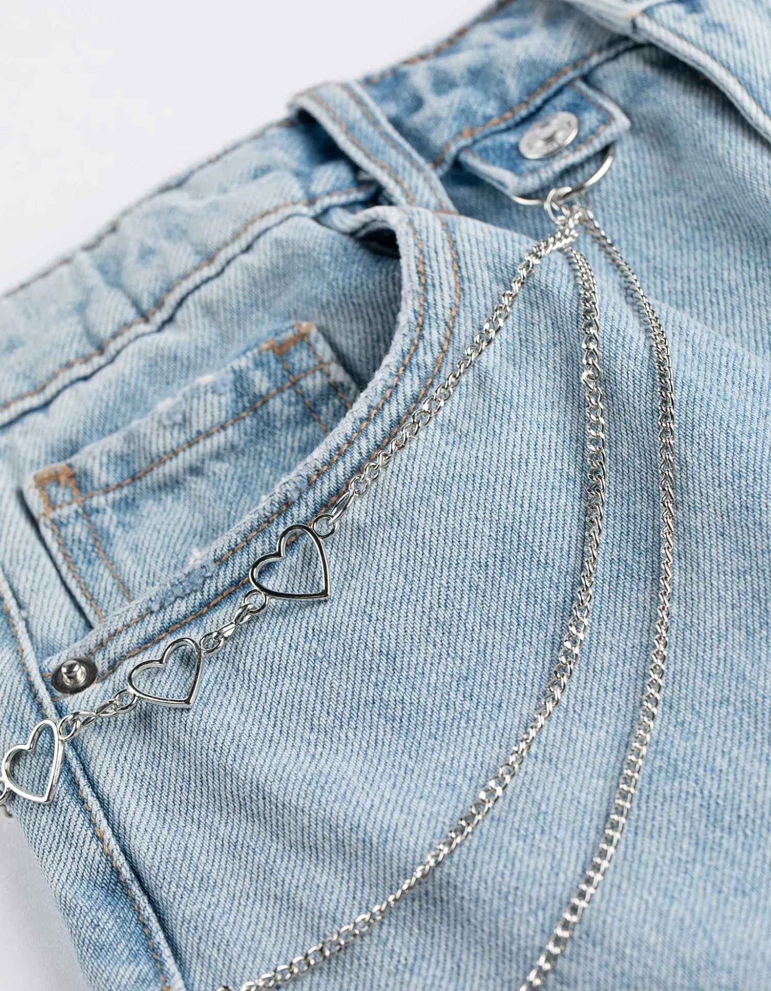 Jeans - Kettedetail - hellblau