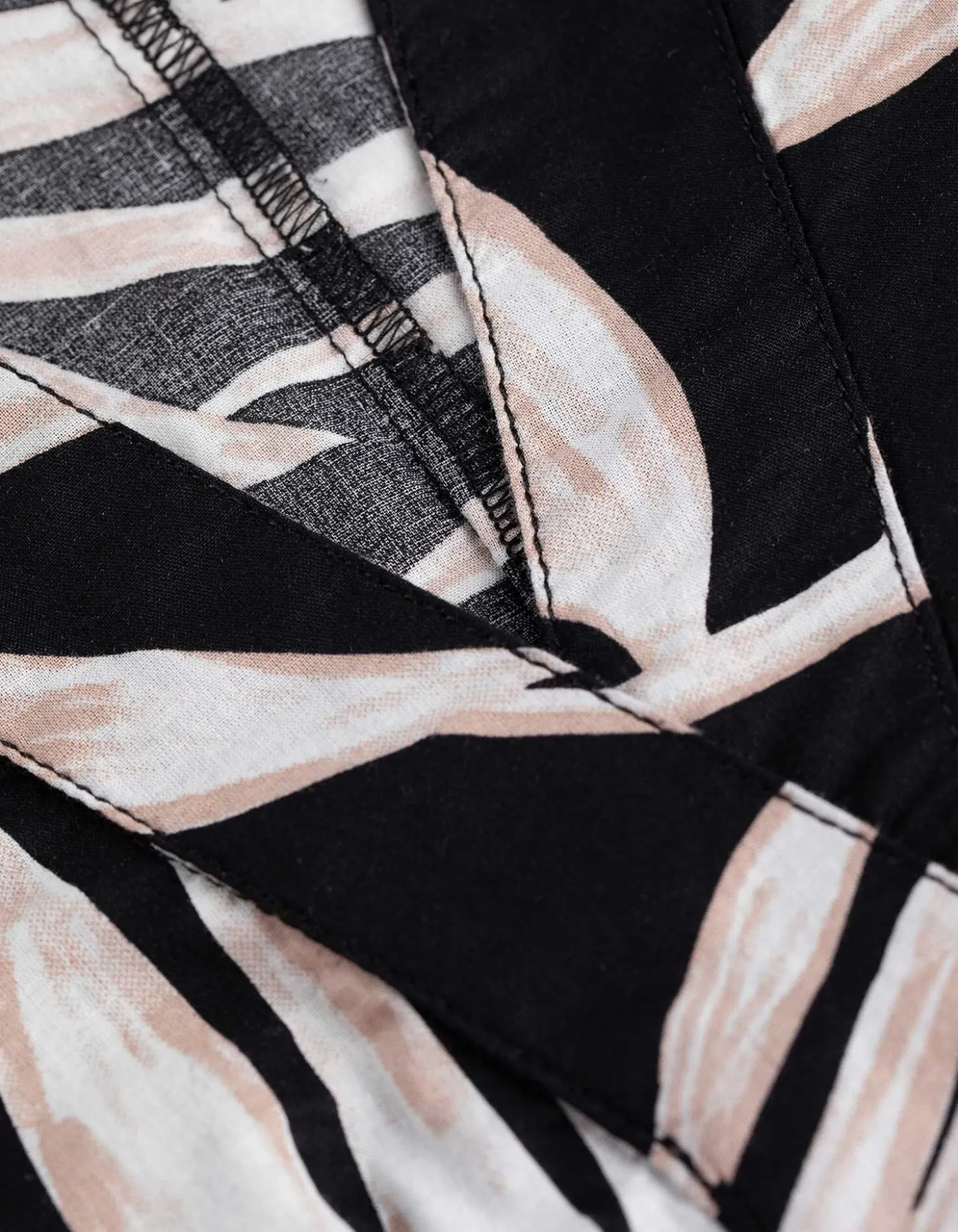 Kleid - Seitenschlitz - schwarz