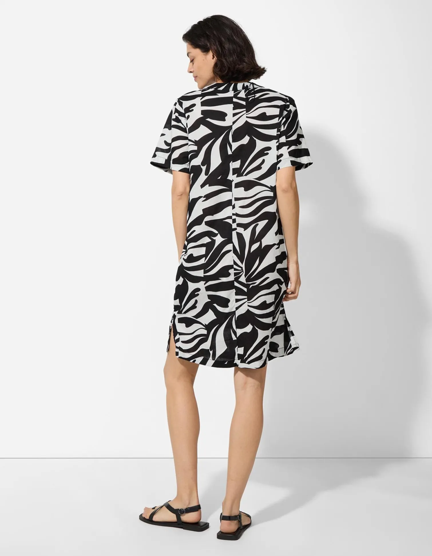 Kleid - Seitenschlitz - weiß