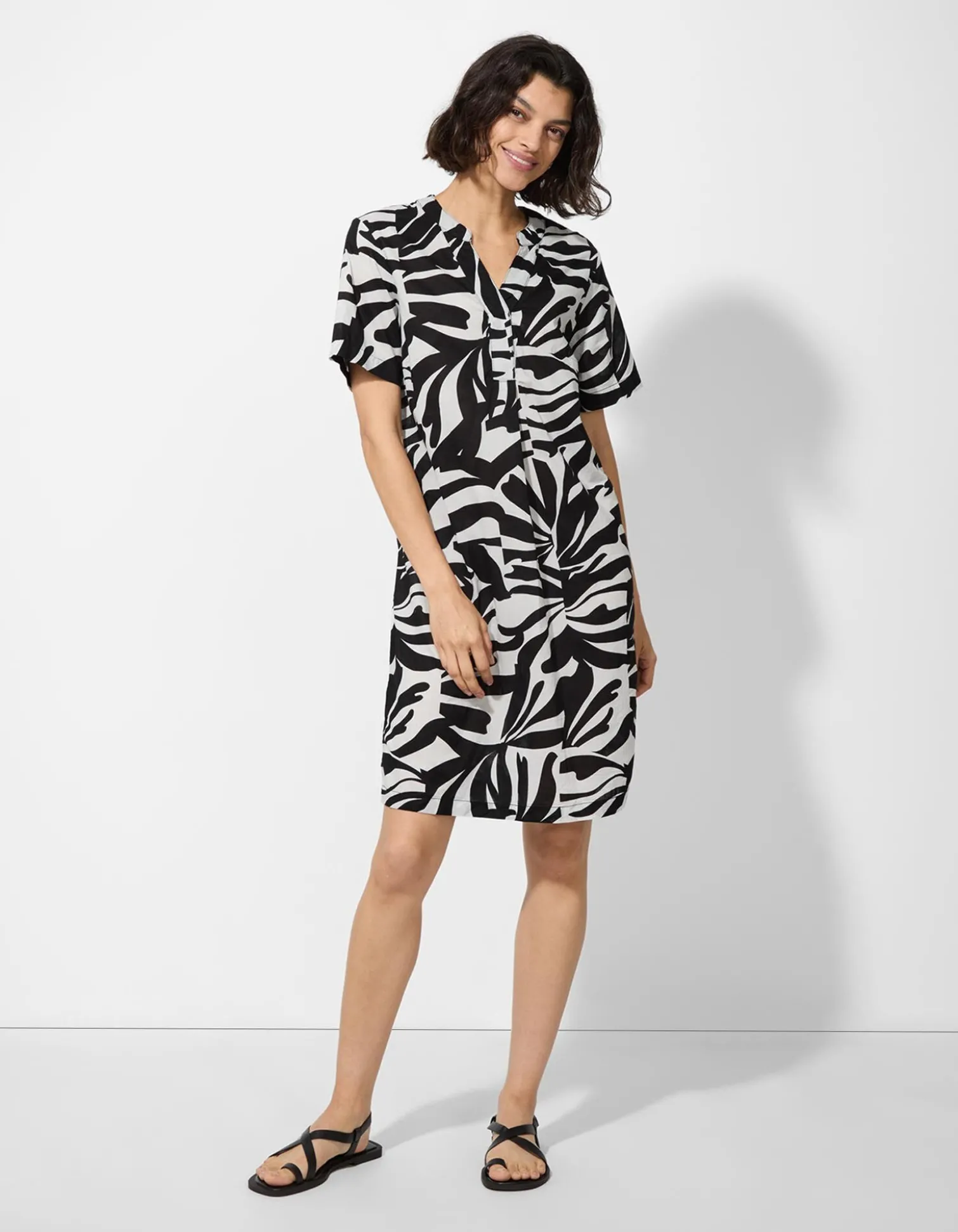 Kleid - Seitenschlitz - weiß