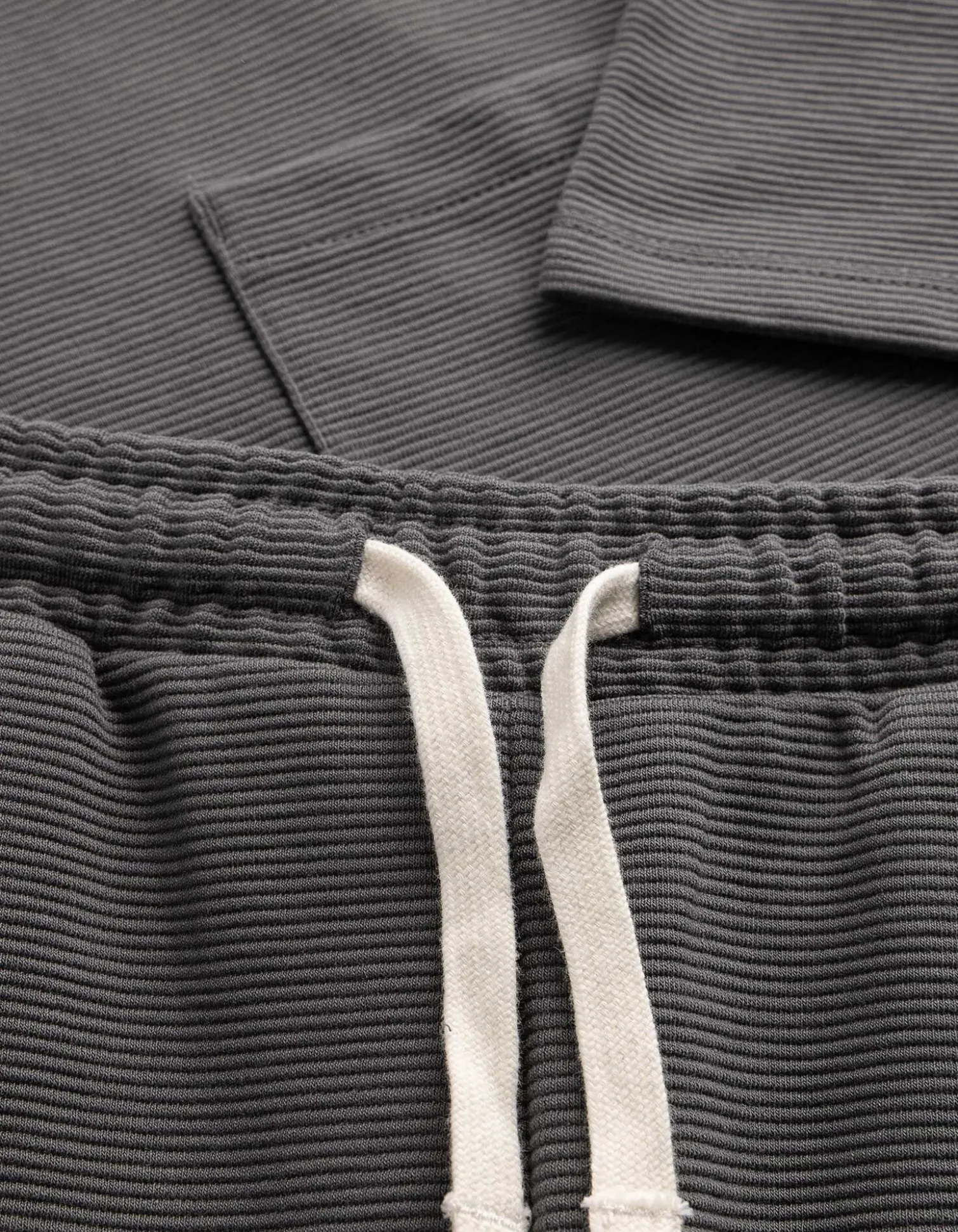 Set aus T-Shirt und Hose - Gerippt - dunkelgrau