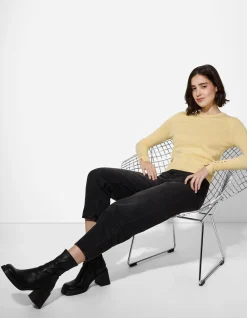 Strickpullover - Zierknöpfe - hellgelb