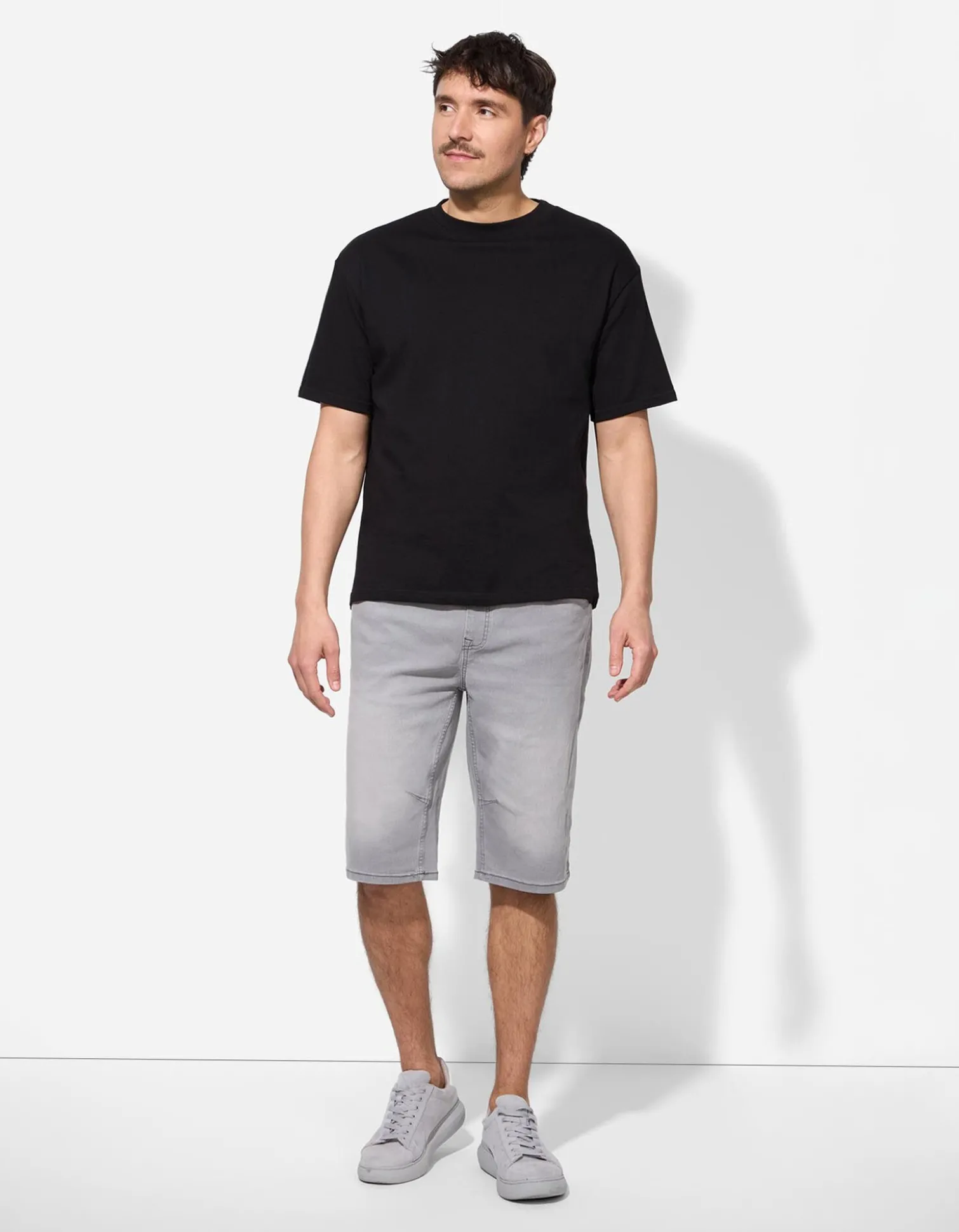 T-Shirt - Oversized Fit - schwarz